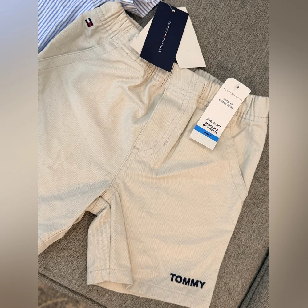 Tommy Hilfiger 24M Onesie with collar & Khaki Shorts Set - Picture 3 of 7